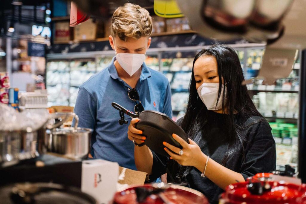 Comparison of ceramic, hybrid, and non-toxic cookware materials
